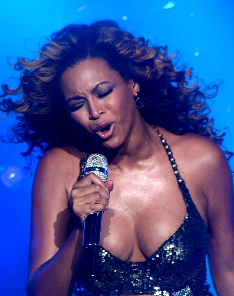 Beyoncé performing in New York